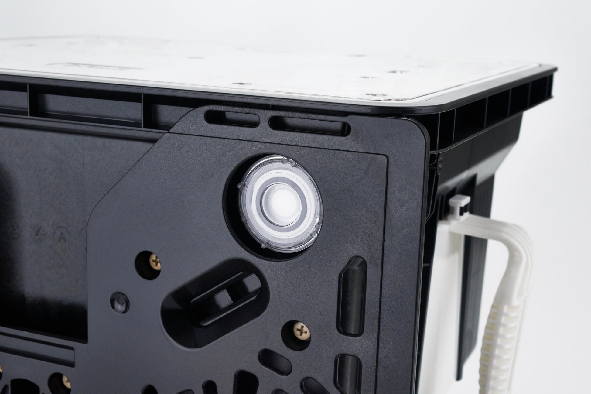 Close up of a N2 purge point on bottom part of a eFOUP