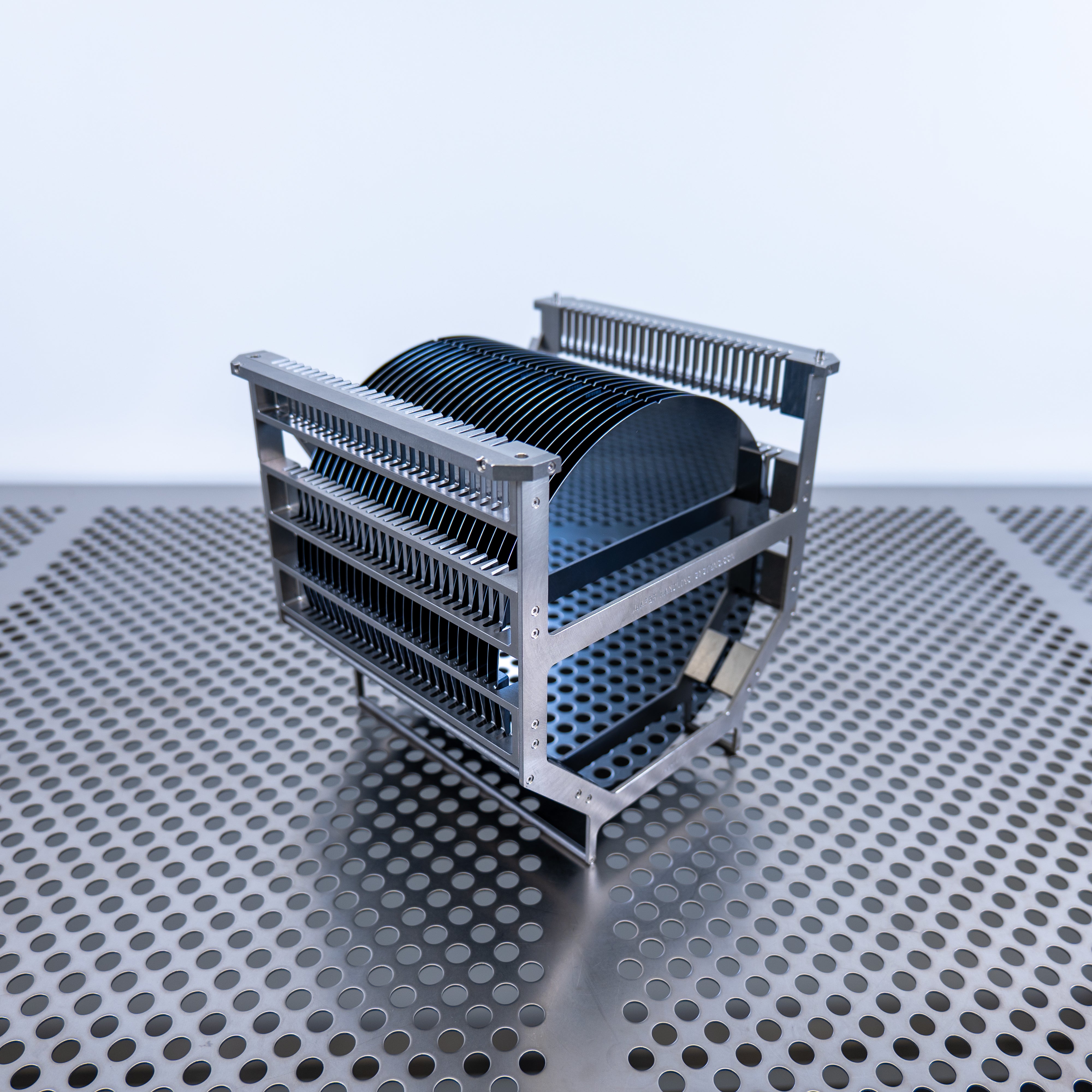 WHS® metal wafer carrier with 25 slots for 8 inch semiconductor wafers, placed in the cleanroom