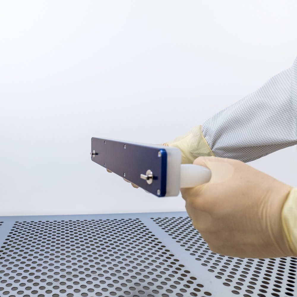 Side view of a WHS manual eFOUP and eFOSB opener while it is being held in a cleanroom