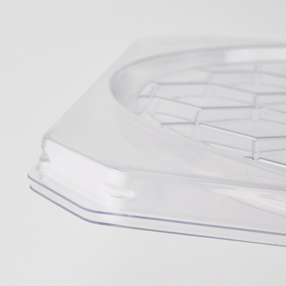 Close up from top and bottom lid of vacuum formed single wafer shipper made of clear polystyrene