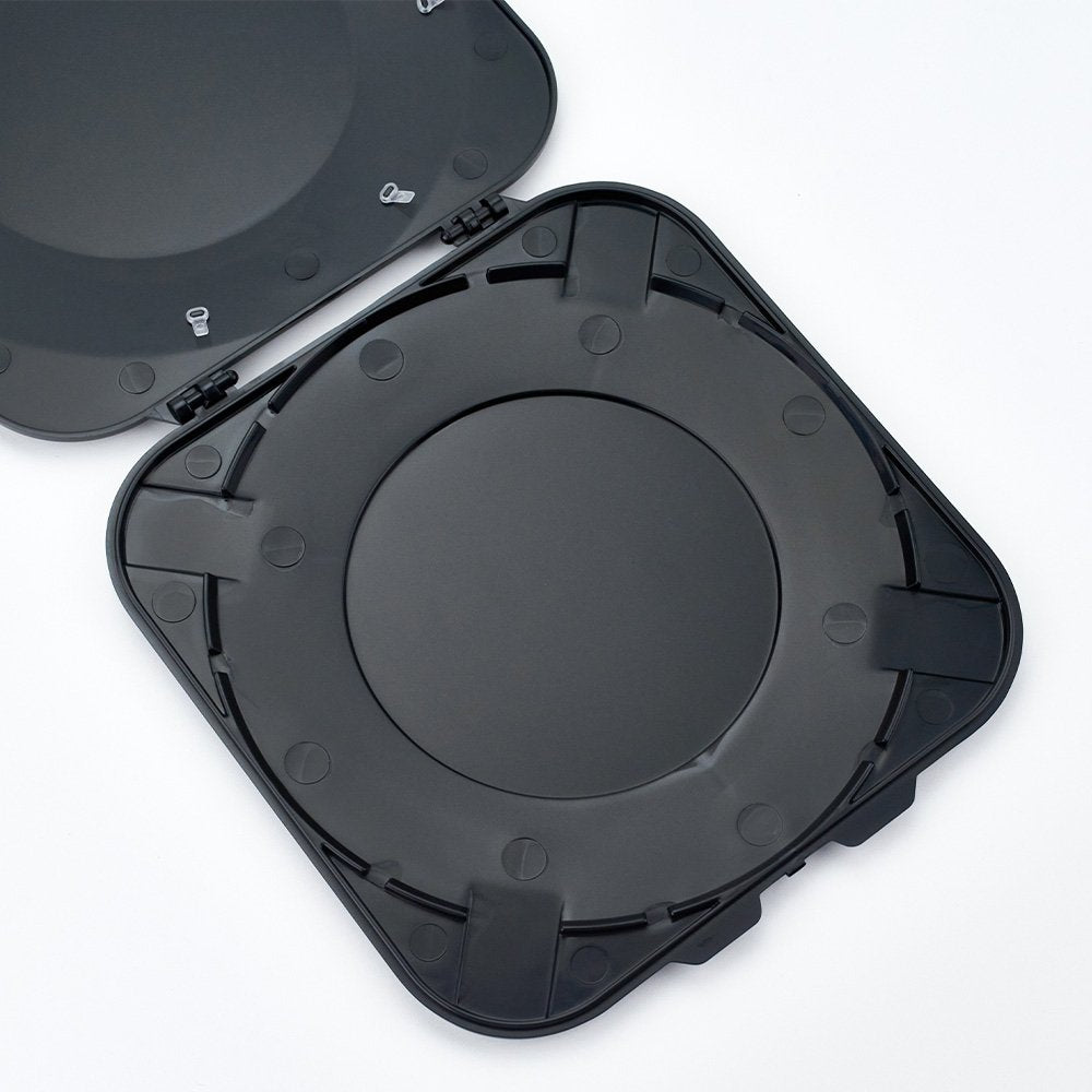 Open clamshell style hinged single wafer shipper made of conductive polycarbonate