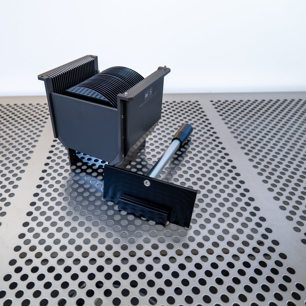 Detachable cassette handle for WHS-M1 metal cassettes laying in a cleanroom with a WHS-M1 cassette standing beside it